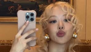 My everyday santa 🧑‍🎄🎄 👉JOIN: JISOO BLACKPINK FANS CLUB #BLACKPINK  #블랙핑크 #JISOO #지수