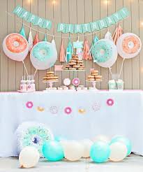 18 Geburtstag Deko Mit Einer Aufschrift An Der Zaun Alles Gute Zum Geburtstag Donuts Party Gartenparty Deko Geburtstag Gartenparty Deko Geburtstag Party Ideen
