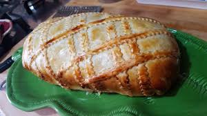 Polpettone in crosta di sfogliail polpettone in crosta di sfoglia è un secondo piatto veloce da preparare, buono da mangiare e molto bello da vedere, quindi. Polpettone In Crosta Con Crema Di Funghi Le Meraviglie Di Cicetta