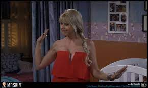 Naked Jodie Sweetin in Fuller House < ANCENSORED