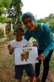 Prakarya yang akan kita buat ini cocok sekali untuk anak sd dan bagus untuk mengembangkan imajinasi mereka. Kayu Putih Sharenting Kreatifitas Sikecil Membuat Kolase Dari Daun Kering