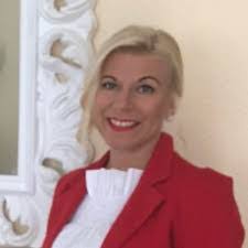 Diana Mack's Instagram, Twitter & Facebook