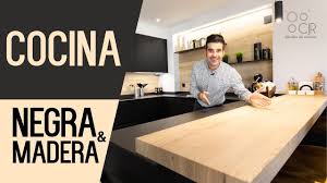 Unas tienen un estilo minimalista, de líneas rectas y puras; Cocina Negra Y Encimera En Madera Cocinas Modernas Cjr Santos Youtube