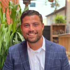 Almost 4 years ago I transitioned into a new role at a brand new company  with no industry knowledge and little self confidence. What I did carry  over was the work ethic