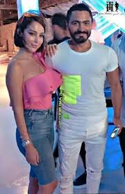 بعد تداول رواد مواقع التواصل الاجتماعي فيديو لاحتفال الفنانة المغربية جليلة بشكل واسع حيث كانت ترقص وتغني داخل سيارتها وتم الربط بين هذا الاحتفال وبين خبر انفصال الفنان المصري تامر حسني وزوجته المغربية بسمة بوسيل حيث اعتبر البعض أنها كانت السبب في وقوع الانفصال بينهما. Farfesh Com Ù…ÙˆÙ‚Ø¹ ÙØ±ÙØ´ ØµÙˆØ±Ø© ØªØ§Ù…Ø± Ø­Ø³Ù†ÙŠ ÙˆØ²ÙˆØ¬ØªÙ‡ Ø¨Ø³Ù…Ø© Ø¨ÙˆØ³ÙŠÙ„ Ø¨ØªØºÙŠÙŠØ± ØµØ§Ø¯Ù… ÙÙŠ Ù…Ù„Ø§Ù…Ø­Ù‡Ù…Ø§ ØªØ§Ù…Ø± ÙˆØ¨Ø³Ù…Ø© Ø§Ù„Ø¨Ù„Ø§Ø³ØªÙŠÙƒ