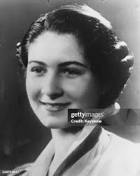 47 Queen Farida Photos & High Res Pictures