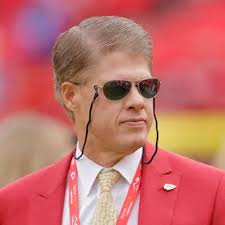 One Day He Was The Richest Person In The World. The Next Day He was  Bankrupt. The Truly Unreal Life Story Of Nelson Bunker Hunt