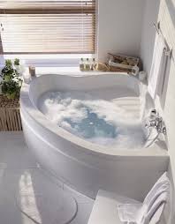 Salle De Bain Moderne Avec Dressing En 2020 Leroymerlin Salle De Bain Baignoire Leroy Merlin Salle De Bains Moderne