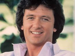 Magas homlokú nagypapa lett a Dallas szívtipró Bobby Ewingja, így néz ki  most a 73 éves Patrick Duffy