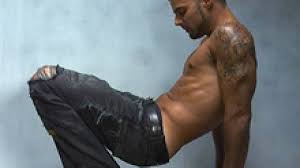 Dopo il coming out, il mondo del porno vuole Ricky Martin - Gay.it