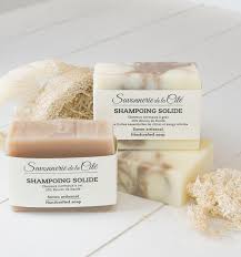 Revitalise et tonifie les cheveux avec un excès de sébum grâce à une formule riche en citron et sauge. Shampoing Solide Cheveux Gras