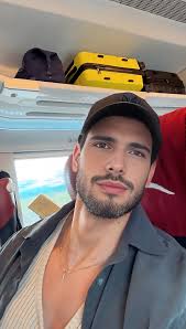 Good afternoon, my name is Hal. I'm constantly looking for new friends.