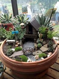 To Create Your Own Fairytale Garden Choose The Right Container To Create Your Own Fairytale Garden Choose The In 2020 Feengarten Miniaturgarten Marchen Garten