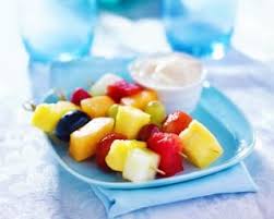 Recette De Brochette De Fruits Frais Et Fromage Blanc Vanille Recette Recette Avec Des Fraises Idees De Collations Encas Sains
