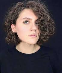 Leanne Schroeder's Instagram, Twitter & Facebook