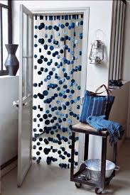 Un Rideau De Rubans Bleus Rideau De Porte Idees De Rideaux Rideaux De Perles Pour Porte