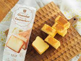 白いガトーショコラ カルディ ホワイトチョコケーキ で新感覚の口どけを体験 macaroni カルディ ケーキ チョコケーキ