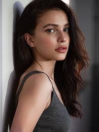 Shelley Bliss's Instagram, Twitter & Facebook