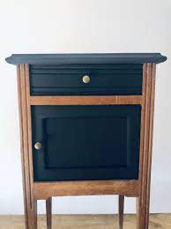 voici ce que je viens d ajouter dans ma boutiqueetsy table de nuit ancienne peinte au g table de chevet vintage tables de nuit peintes relooking de mobilier