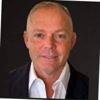 Miguel Kahn's Instagram, Twitter & Facebook