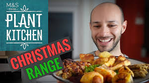 TRYING M&S PLANT KITCHEN CHRISTMAS RANGE // VEGAN REVIEW