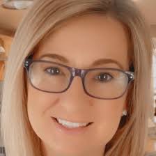 Lindsey Cates's Instagram, Twitter & Facebook