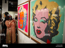 Sunday art show hi-res stock photography and images