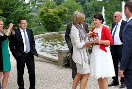 Sie können zwischen langen oder kurzen brautkleidern, strandhochzeitskleidern, brautkleidern in übergrößen, erschwinglichen. Heiraten In Bad Zwischenahn Ja Wort Im Park Der Garten