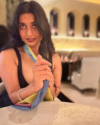 Meera Jasmine : ఎద అందాలతో మరోసారి రెచ్చిపోయిన మీరా జాస్మిన్ | Meera Jasmine  latest photoshoot with cleavage show | Meera jasmine latest photoshoot with  cleavage show-10TV Telugu