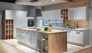 Cuisine ikea, ouverture mur couloir, doublage faux plafond ba13, installation, peinture, carrelage, faience metro. Decouvrez Nos Conseils Pour Votre Projet D Amenagement Cuisine Nice