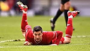 Bayern striker (knee) sidelined for around four weeks, will miss both legs of ucl quarterfinal. Bundesliga Lewandowski Out For Four Weeks And Will Miss Bayern Munich Vs Psg Marca