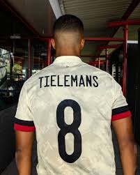 Vind hier een grote selectie van belgië voetbalshirt. Belgie Uitshirt 2020 2021 Voetbalshirts Com