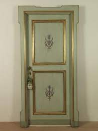 Riproduzione Di Una Porta Del 600 Con Cornici A Foglia D Oro E Dipinto Raffigurante Motivo Wall Painting Decor Vintage Furniture Makeover Painted Front Doors