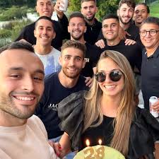 “La sangre te hace pariente, pero la lealtad te hace familia.”, Gracias a  todas aquellas personas que han estado en este maravilloso día, y en cada  uno de mis días. También por todos los mensajes ...