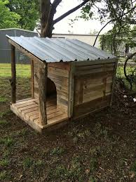 Pin Von Heather Busby Auf Hunde In 2020 Hunde Haus Hundehaus Ideen Hundehutten Im Freien
