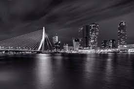 rotterdam skyline zwart wit van fotografie ronald op canvas behang en meer zwart wit fotografie zwart