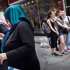 Studentin (12.) 10 a person, familie und freunde. Ubergriffe Auf Frauen Nehmen Zu Politik