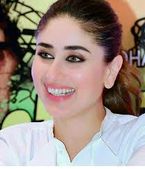 Most Cutest Smile Kareena Kapoor Official Celebrity Bollywood Kareena Kapoorofficial Bebote Bollywood Bollywood Actress Kareena Kapoor