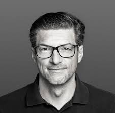 AUF DER ÜBERHOLSPUR