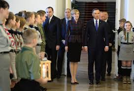 Wejście do parku miejskiego, widok z budyku urzędu miasta tomaszów lubelski. Marszalek E Witek Prezydent Andrzej Duda Jest Gwarantem Kontynuacji Programow Spolecznych Radiomaryja Pl