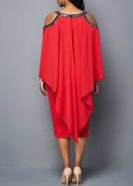 Une combinaison rouge au décolleté et au buste accentués avec des volants. 510 Idees De Tuniques Mode Mode Africaine Robe D Interieur
