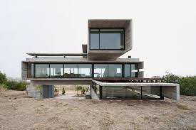 Sol En Beton Cire Et Facade Assortie De La Casa Golf Creee Par Luciano Kruk En 2020 Maison En Beton Beton Cire Sol Maison D Architecture
