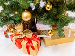 Уже много лет россияне по закону имеют право на новогодние каникулы, срок которых составляет приблизительно десять дней. Kak Prazdnuyut Novyj God V Rossii