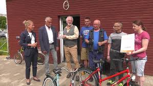 When you do business with r bank our community bankers will take the time to listen to your financial needs and desires in order to help you create unique solutions that will allow. Mv Spezial Zimt Erhalt Preis Der Burgerstiftung Der Vr Bank Mecklenburg Eg Youtube