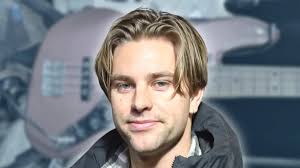 almost monday 's Luke Fabry (@HollywoodRecords ) shows off all of the bass  guitar gear that he uses