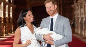 Fresche, le notizie che vedono la duchessa di sussex, meghan markle, intenzionata a querelare il fotografo, che l'ha ritratta insieme al piccolo di si chiede in pratica, ad harry e meghan, di pagarsi a spese proprie, la sicurezza, visto che questa spesa comporta una perdita pari a circa 800.000 euro. Royal Baby Archie Non Fa Dormire Harry E Meghan Ma Al Principe Non Importa Non Potrei Stare Senza Di Lui