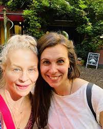 Alexis Fletcher's Instagram, Twitter & Facebook