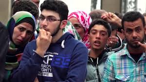 De begeleiding vanuit nederland door jan willem van der zouw van mondzorg hongarije is professioneel, betrokken. Budapest Hongarije Autumn 2015 Immigranten Vluchtelingen Het Station Boedapest Mensen Video Door C Hrustalev Footage Stockvideo 435543330