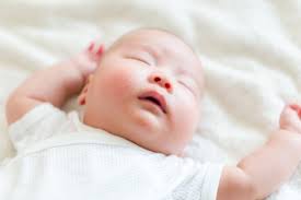 Wenn der husten nach etwa zwei bis drei tagen nicht besser geworden ist, musst du unbedingt zum arzt. Husten Bei Baby 7 Wochen Behandlung Ursachen Tipps