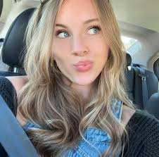 Discussion of Kristin Hannah's novel The Four Winds